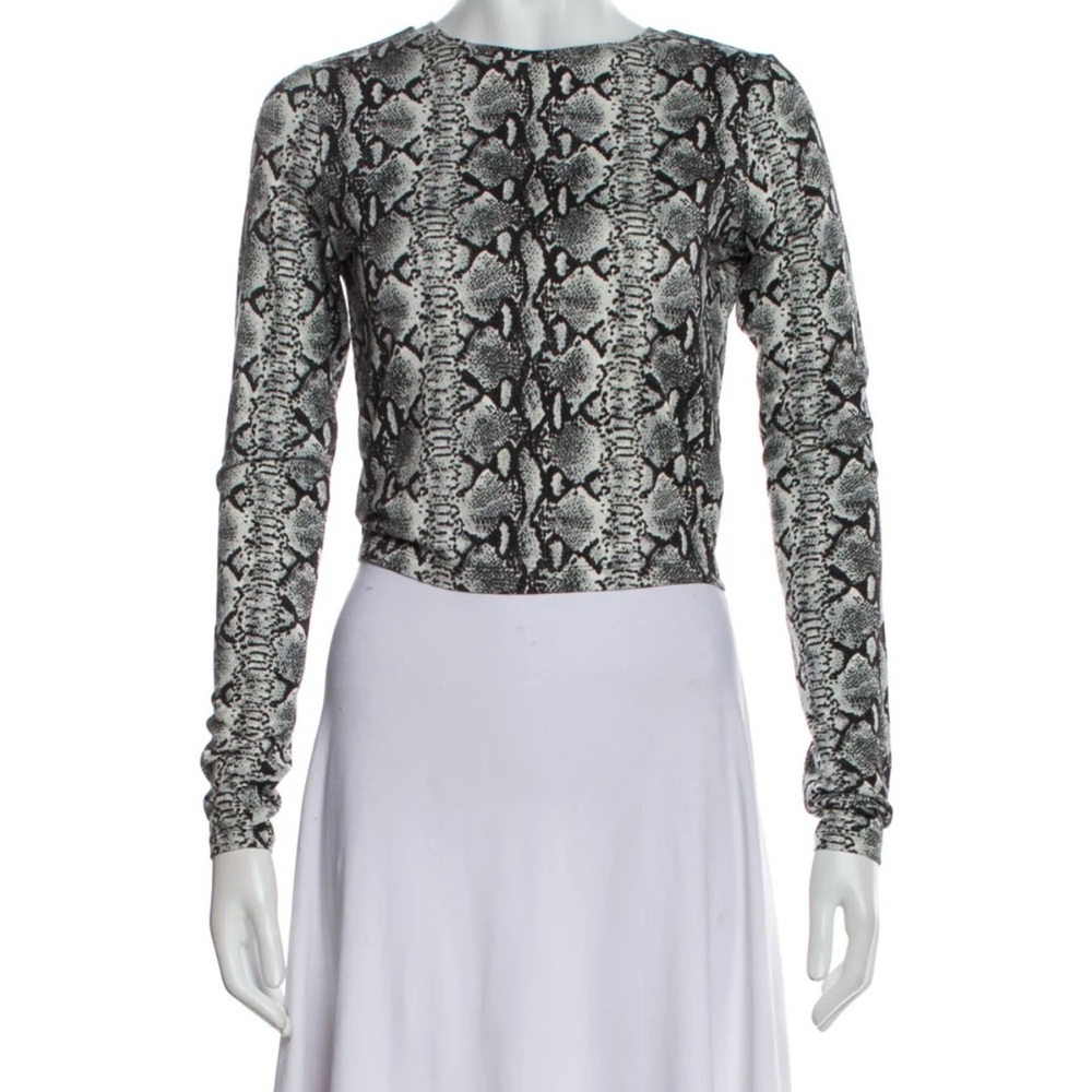 Alice + Olivia Black & Gray Snake-Print Long Sleeve Crop Top